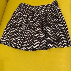 Flattering pleated mini skirt!!